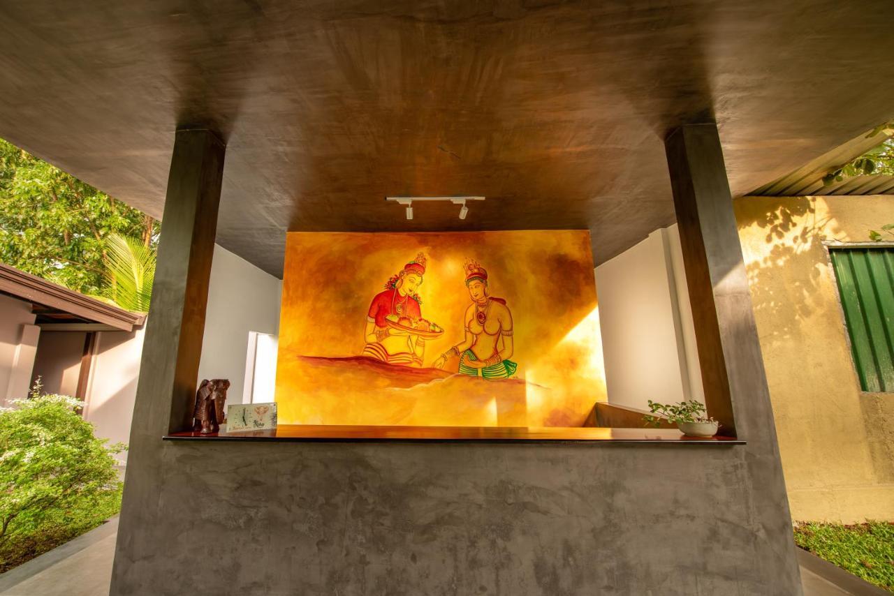 Atha Resort Sigiriya Luaran gambar The interior of the temple