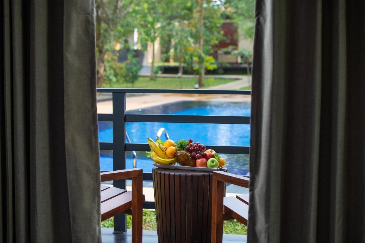 Atha Resort Sigiriya Luaran gambar The swimming pool at the hotel