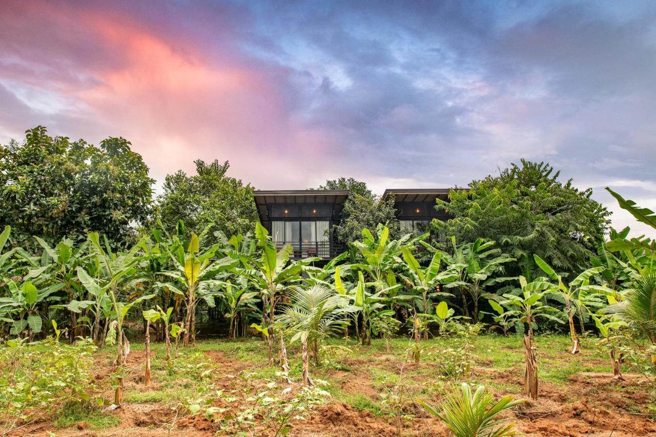 Atha Resort Sigiriya Luaran gambar The Black House, a private residence in the village